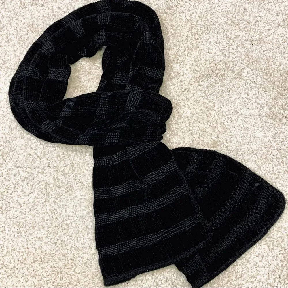 Black Velour Scarf‎